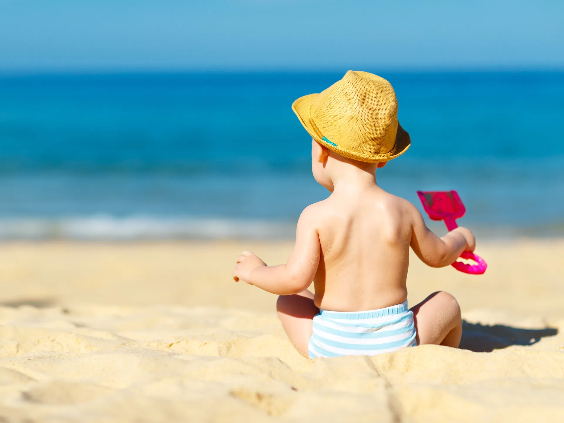 Kind am Strand