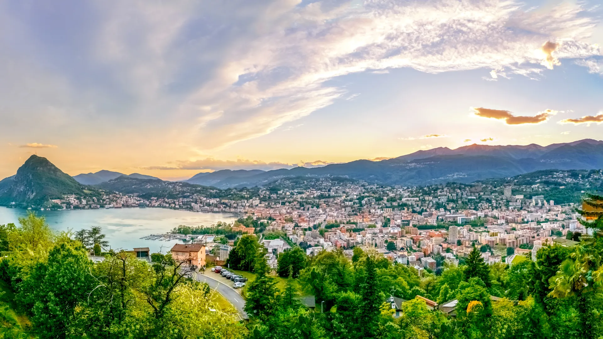 Lugano bei Sonnenuntergang.