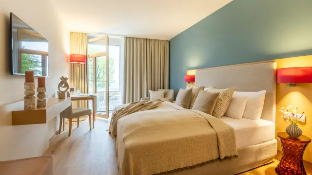 Zimmerbeispiel: Doppelzimmer Comfort Seeblick Balkon
